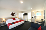 View more images of HAVELOCK NORTH MOTOR LODGE - Havelock North A bed in a room at Havelock North Motor Lodge