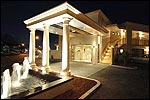 The entrance to Palazzo Motor Lodge