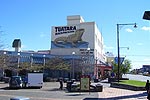 Looking across the street to Tuatara Lodge in Invercargill